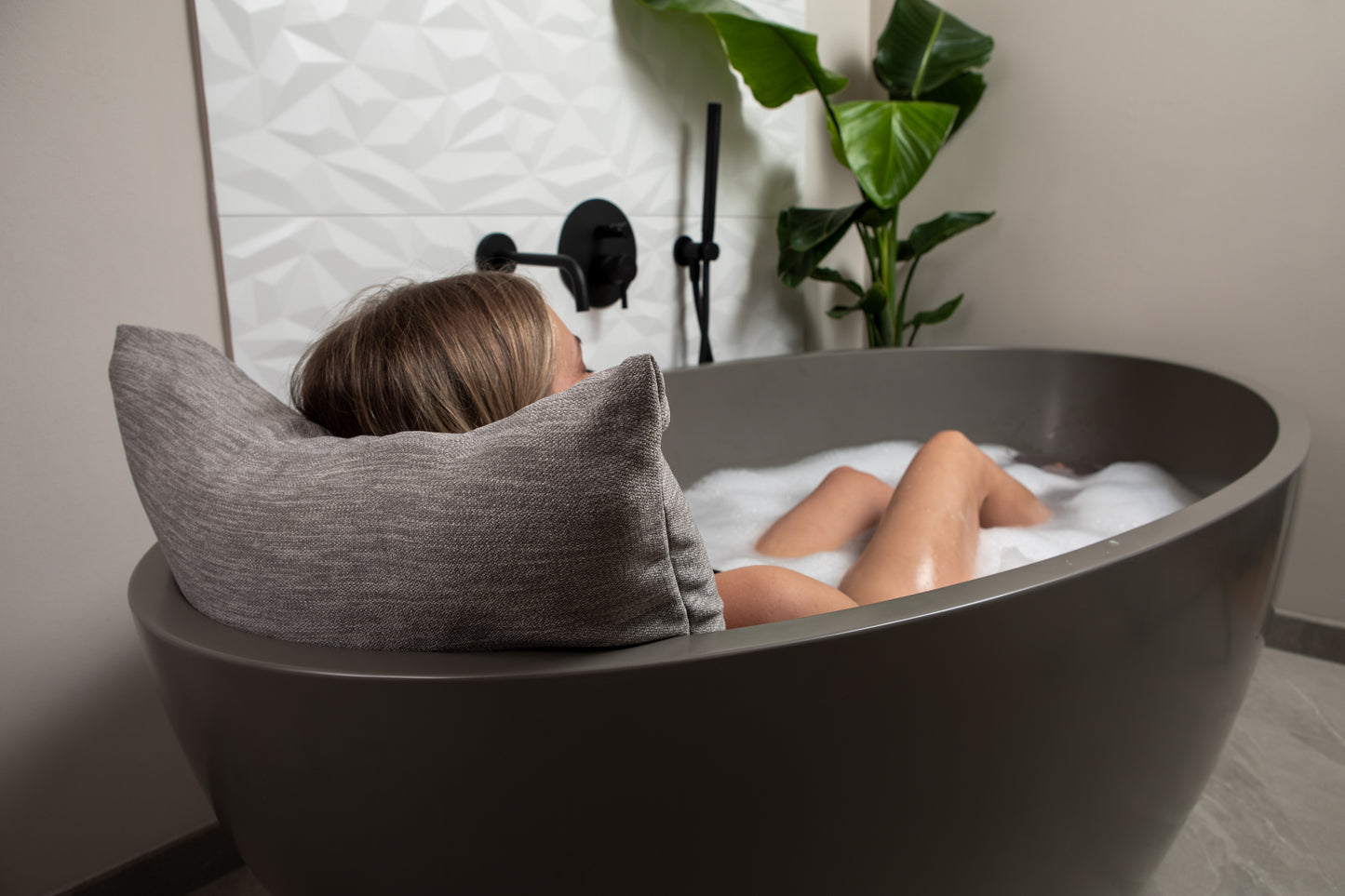 Badewannenkissen Dunkelgrau